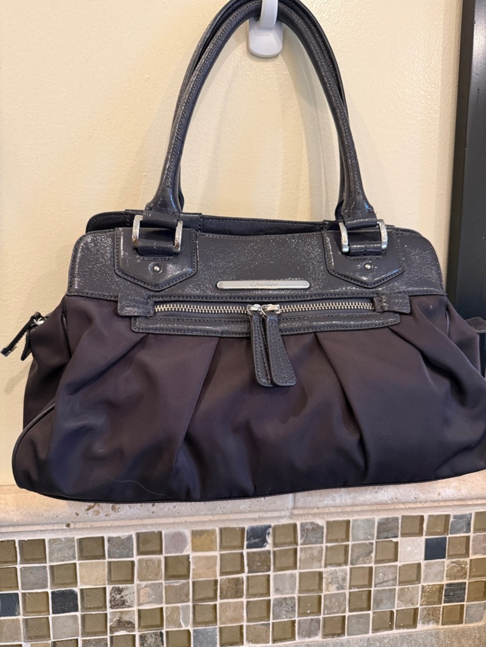 Calvin Klein eggplant Color and patent leather -Trim Shoulder Bag KC handbag - Picture 2 of 12